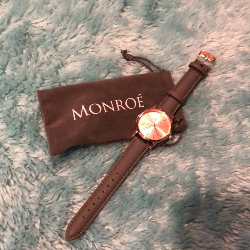 Beautiful watch 🌹 - Picture 3 of 5